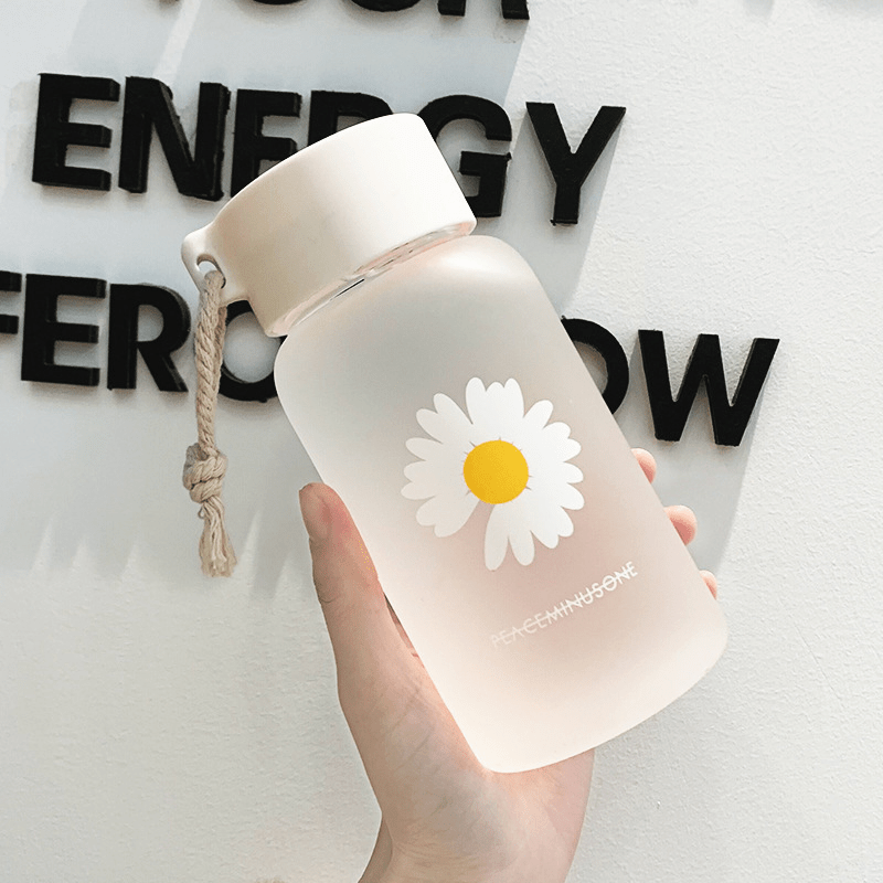 1pc Creative Daisy Frosted Plastic Water Bottle - 17.60oz Transparent Gift Bottle for Healthy Hydration