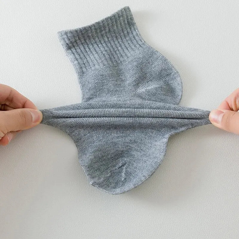 5/8 paires de chaussettes décontractées en coton noir pour hommes et femmes, longueur moyenne, douces et chaudes, automne/hiver, couleur unie