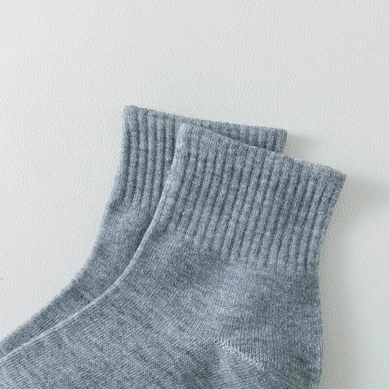 5/8 paires de chaussettes décontractées en coton noir pour hommes et femmes, longueur moyenne, douces et chaudes, automne/hiver, couleur unie