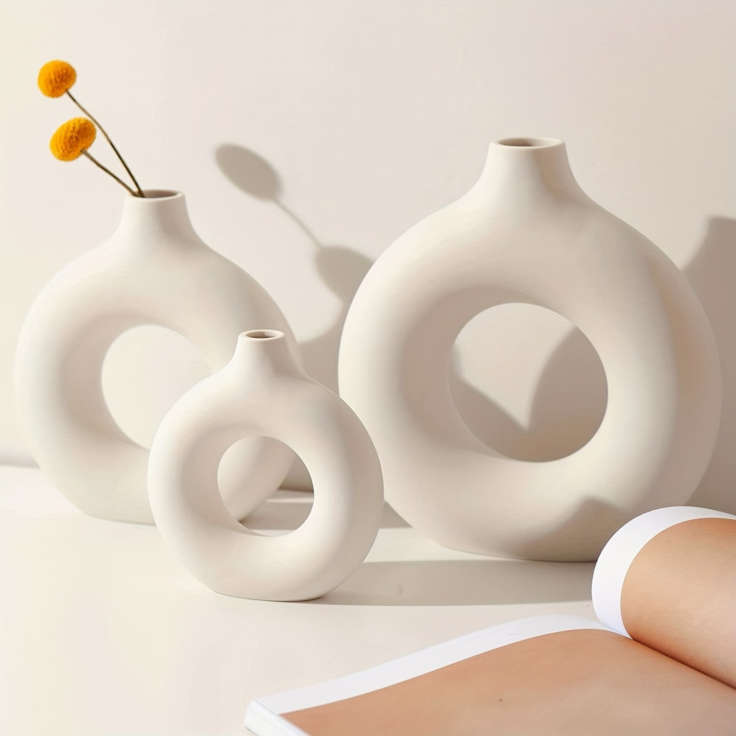 1pc Contemporary Ceramic Vase, Round Circle Design, Creative Ceramic Craft, Living Room Decor, Cross-Border Bestseller, 5.12*5.51inch Decorative Flower Vase