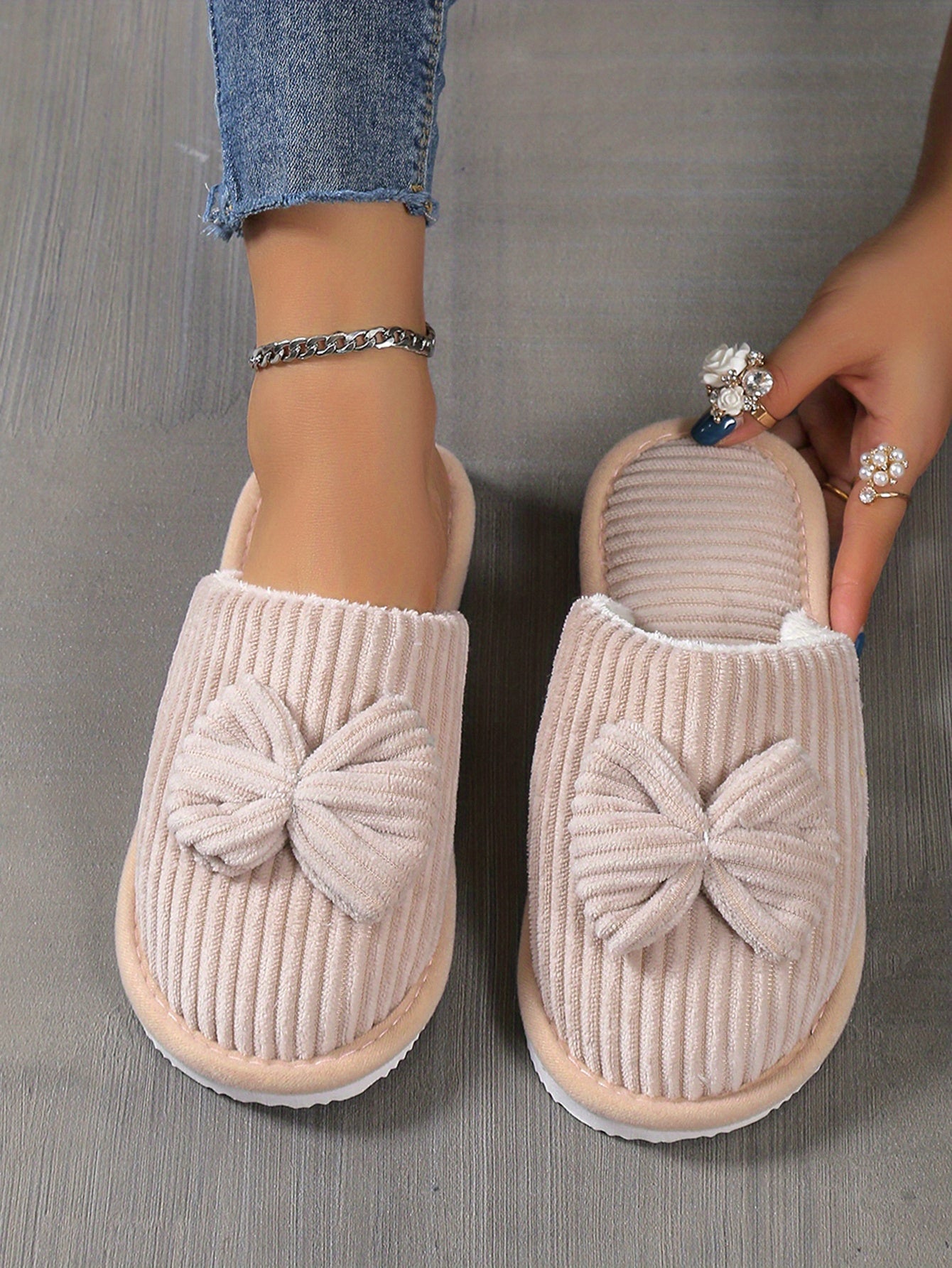 [Cozy Slippers] Cozy Fleece-Lined Women's Slip-On Winter Slippers | Soft All-Season Indoor House Shoes for Home & Couples, Casual Slip-On Design with Bow Detail, EVA Sole