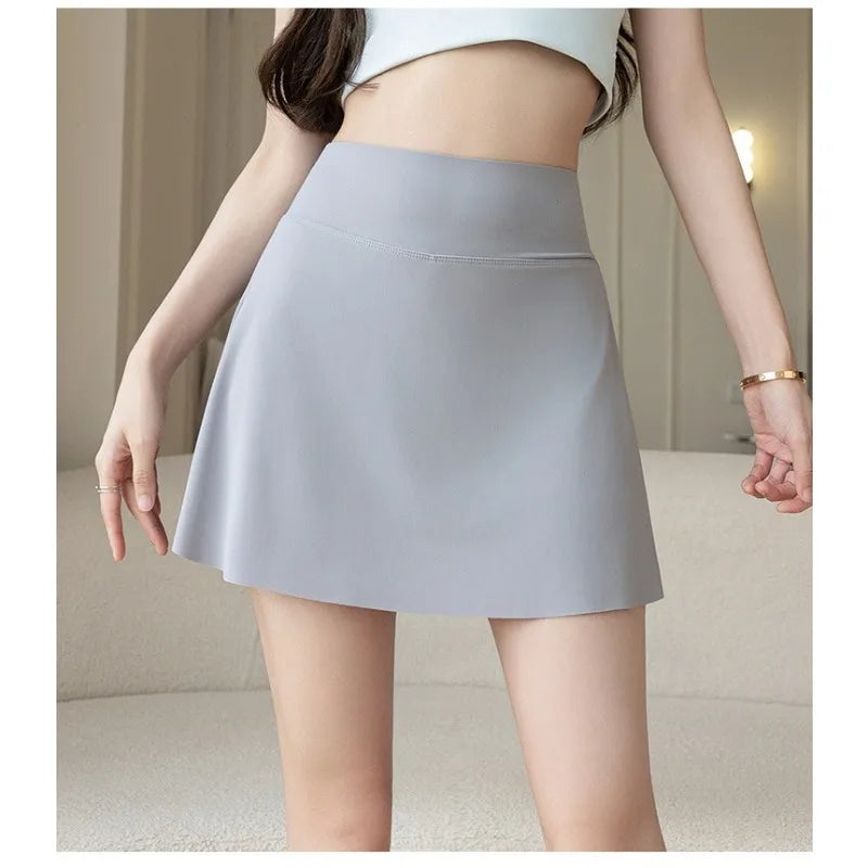 Jupe courte en soie glacée de style estival avec entrejambe pour femme, taille haute, pour le yoga et le sport, style fille épicée, douce et cool, jupe plissée