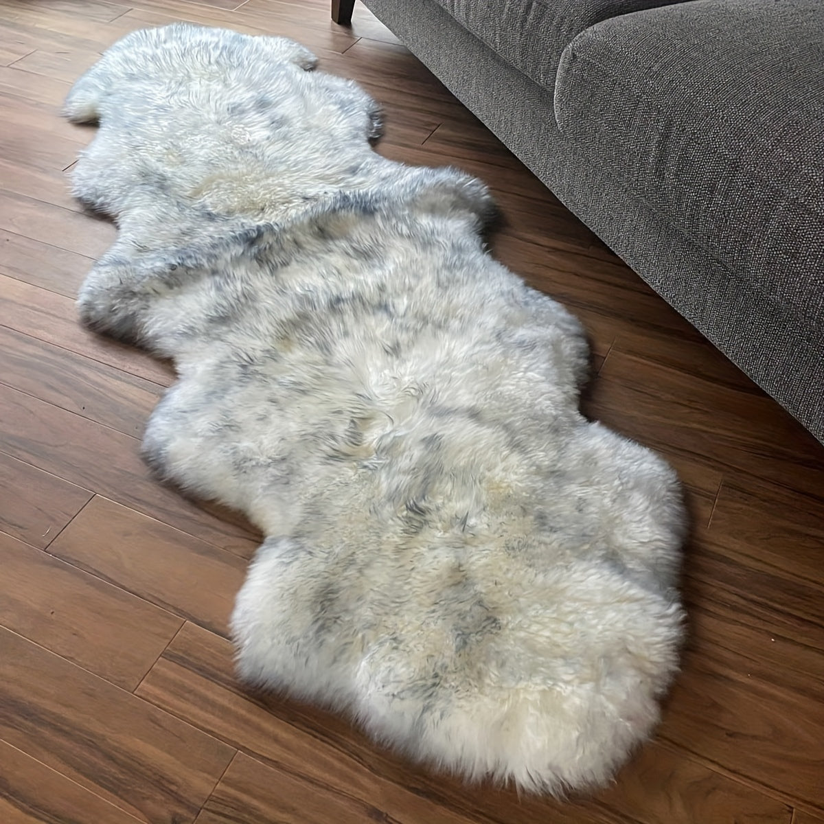1pc Soft and Fluffy Sheepskin Carpet - Non-slip Artificial Fur Carpet for Bedroom, Living Room and Game Room - Washable and Durable - Very Suitable for Home Decoration and Dormitory